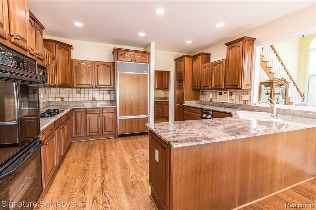 1650 Scenic Hollow Rochester, MI 48306 - Photo 17 of 60 SUBZERO REFRIGERATOR, DOUBLE OVEN, BUILT-IN MICROWAVE