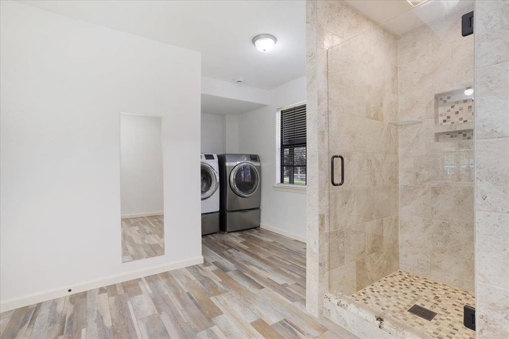 186 Mill Creek Resort Road Pottsboro, TX 75076 - Photo 23 of 40 a view of a bathroom with shower