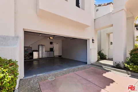 $1,699,999 | 6435 Zumirez Drive, Unit 14, Malibu, CA 90265