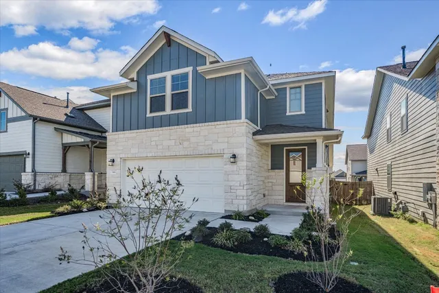 a view of a yard in front of a house