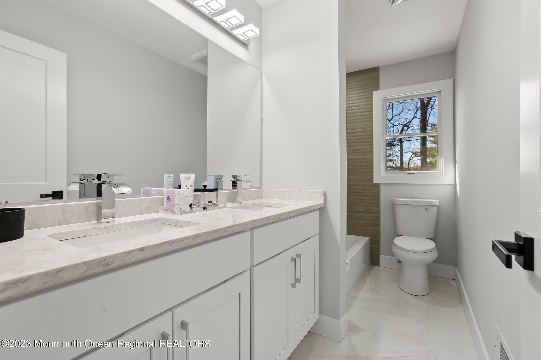39 Holiday Road Manalapan, NJ 07726 - Photo 15 of 29 Upper Level Bath