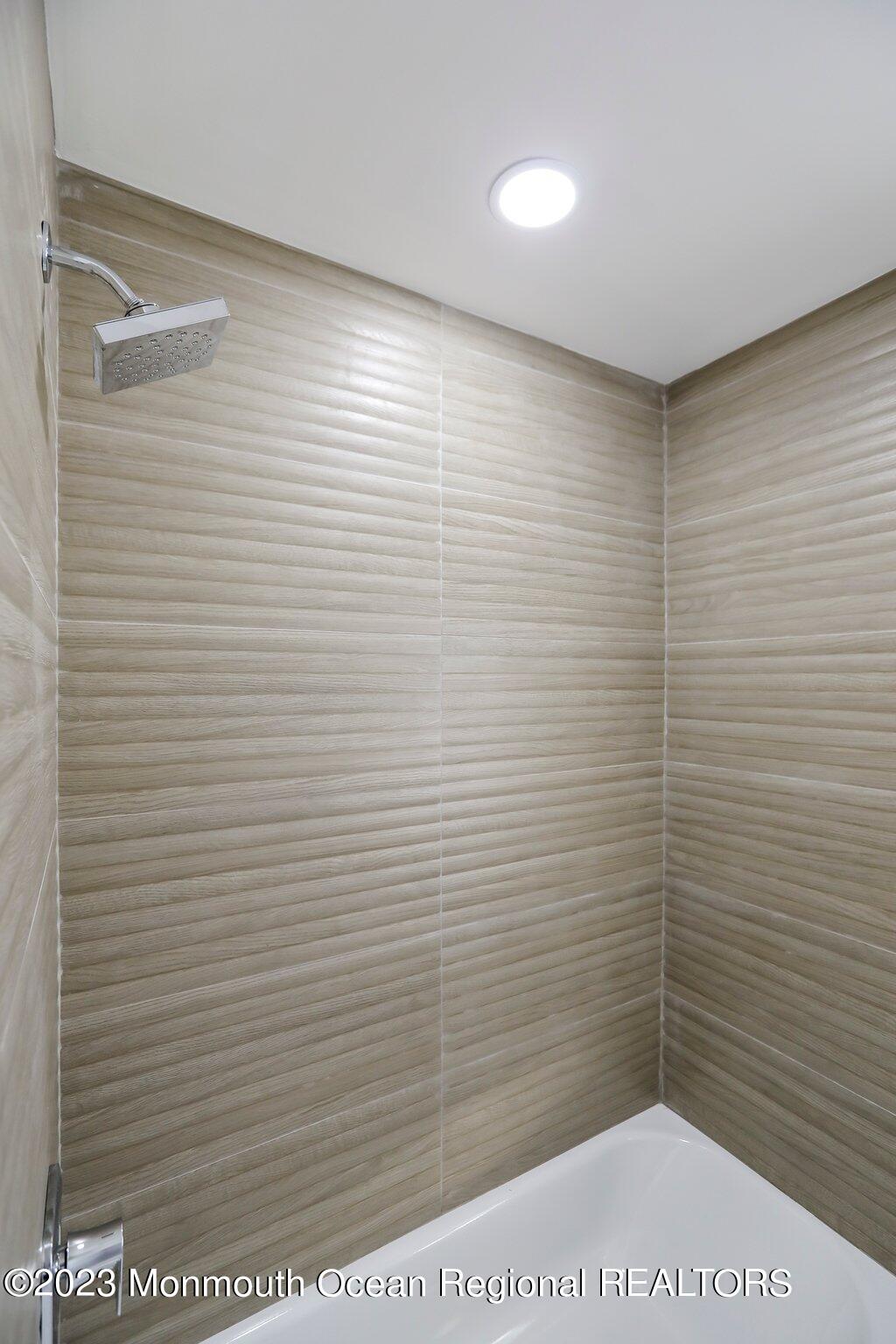 39 Holiday Road Manalapan, NJ 07726 - Photo 16 of 29 Upper Level Shower