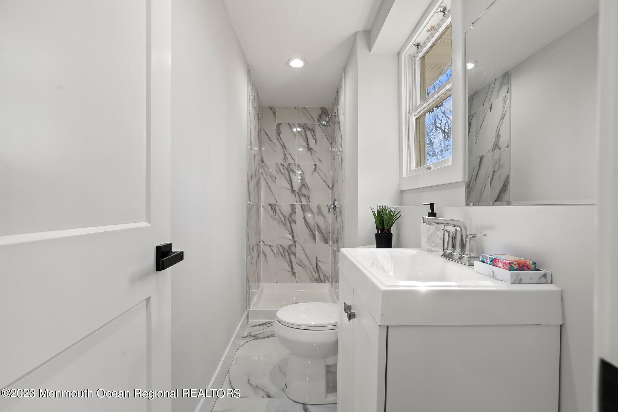 39 Holiday Road Manalapan, NJ 07726 - Photo 22 of 29 Lower Level Bath