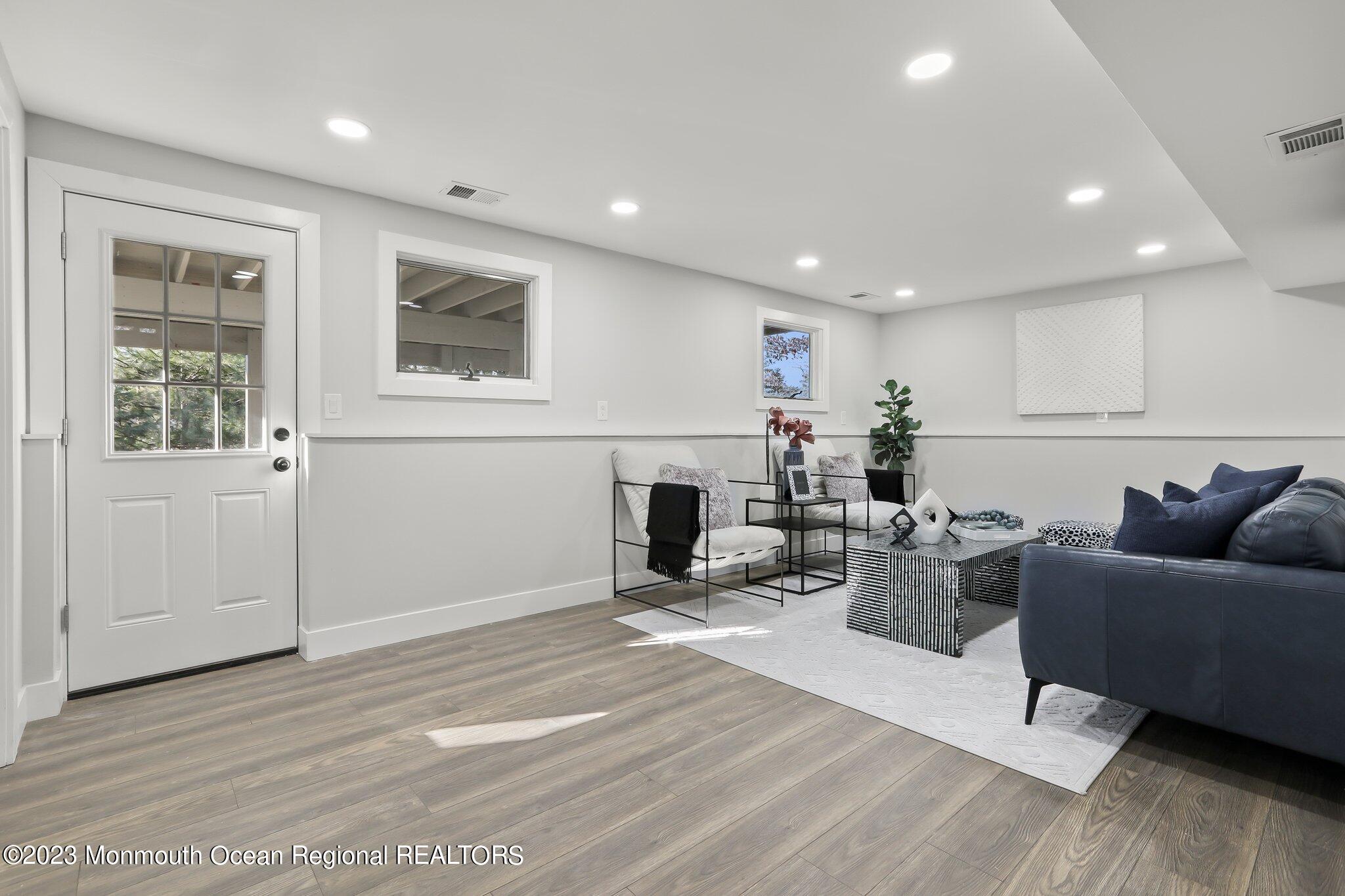 39 Holiday Road Manalapan, NJ 07726 - Photo 23 of 29 FAMILY ROOM