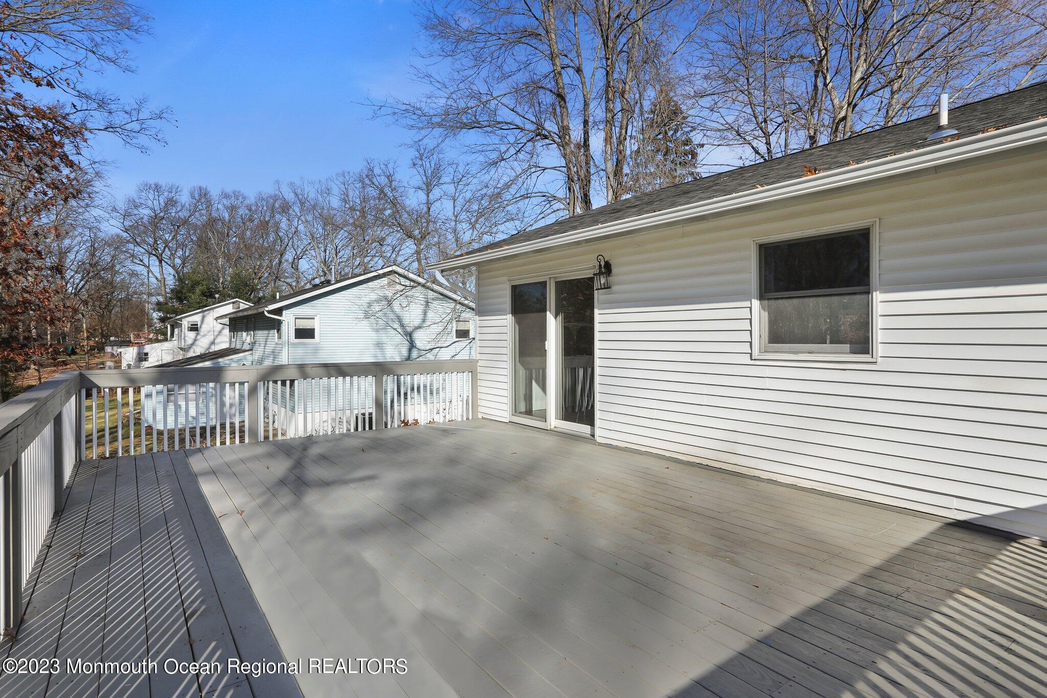 39 Holiday Road Manalapan, NJ 07726 - Photo 27 of 29 DECK