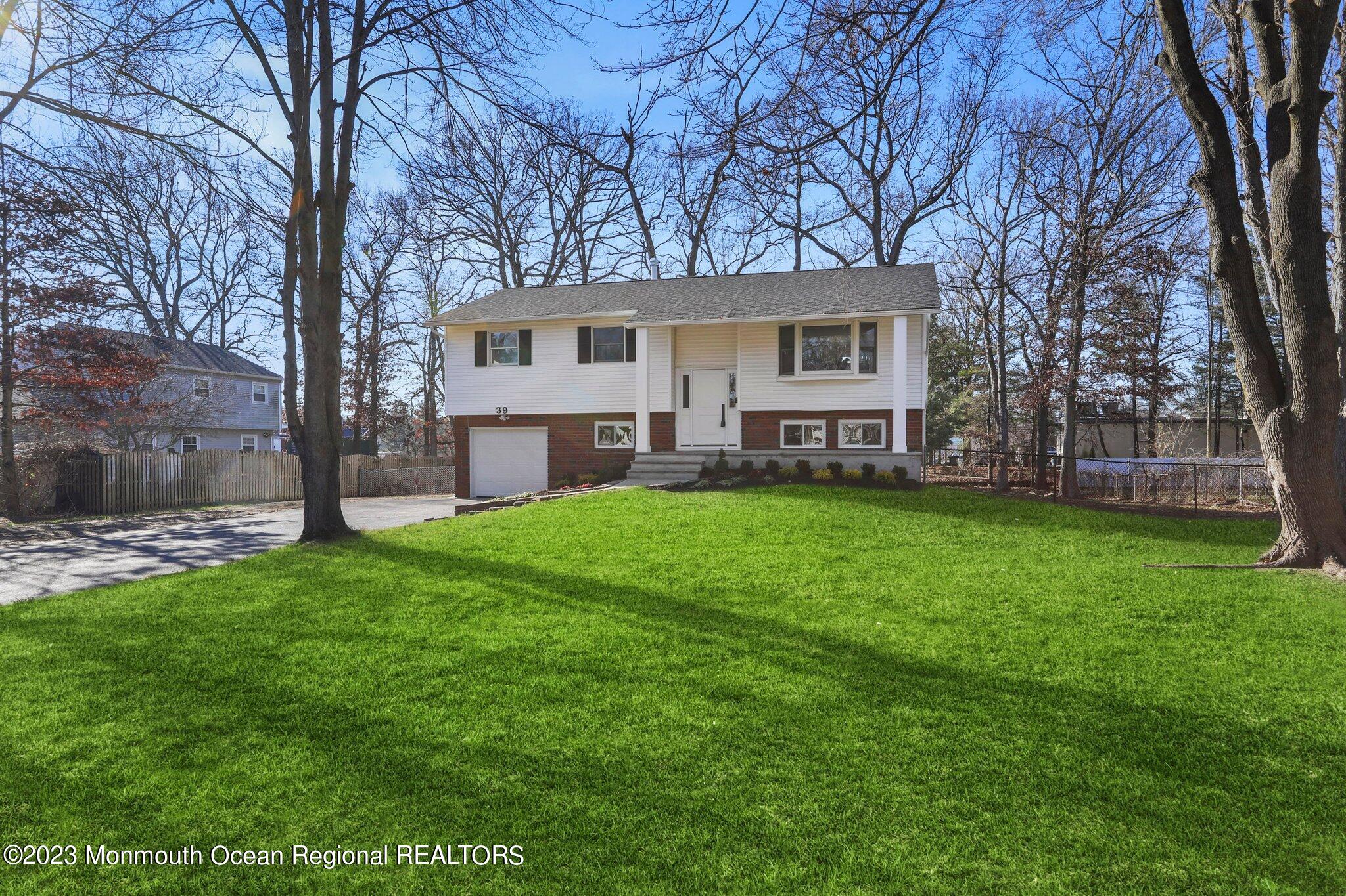 39 Holiday Road Manalapan, NJ 07726 - Photo 3 of 29 FRONT