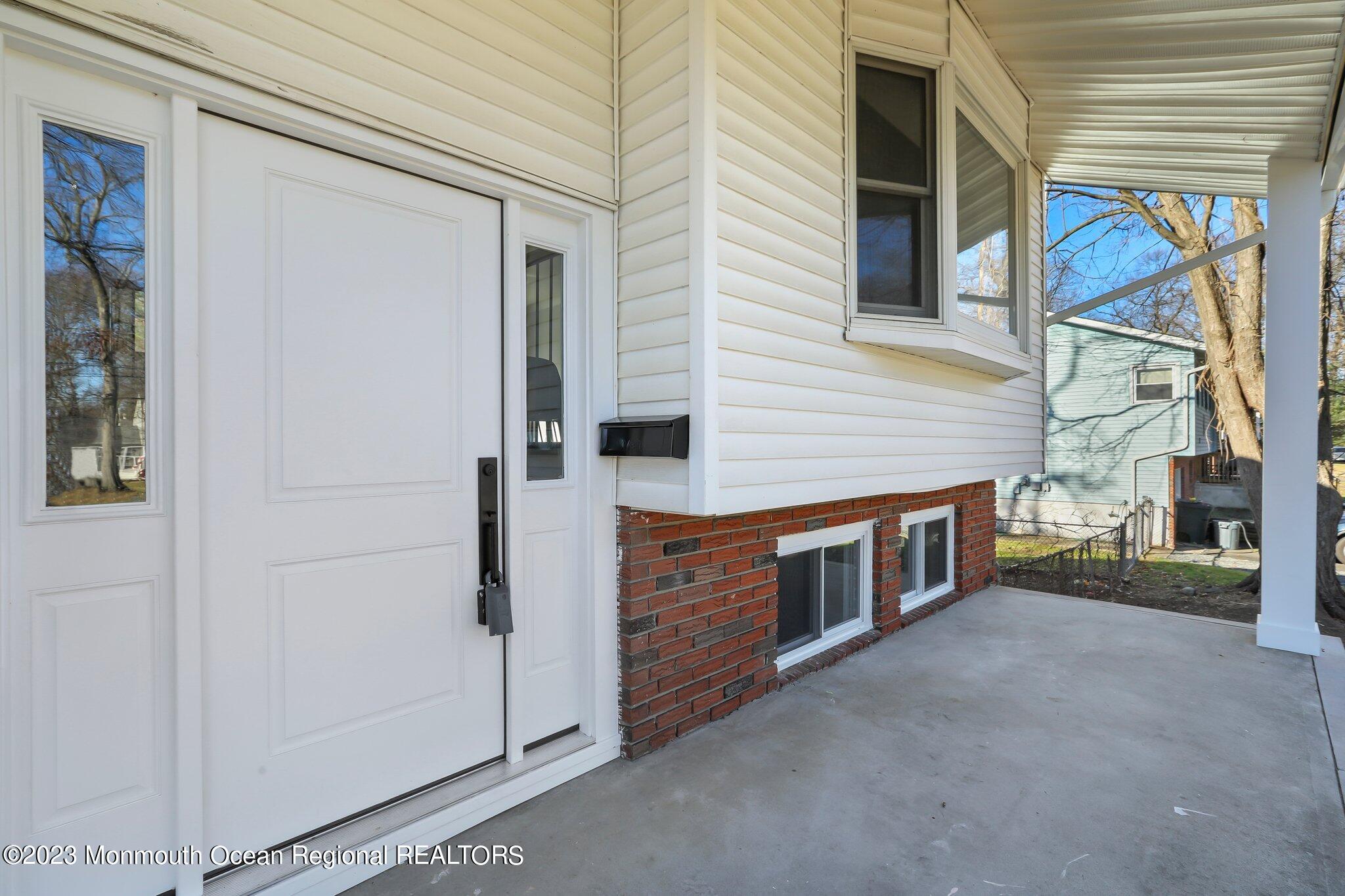 39 Holiday Road Manalapan, NJ 07726 - Photo 4 of 29 PORCH