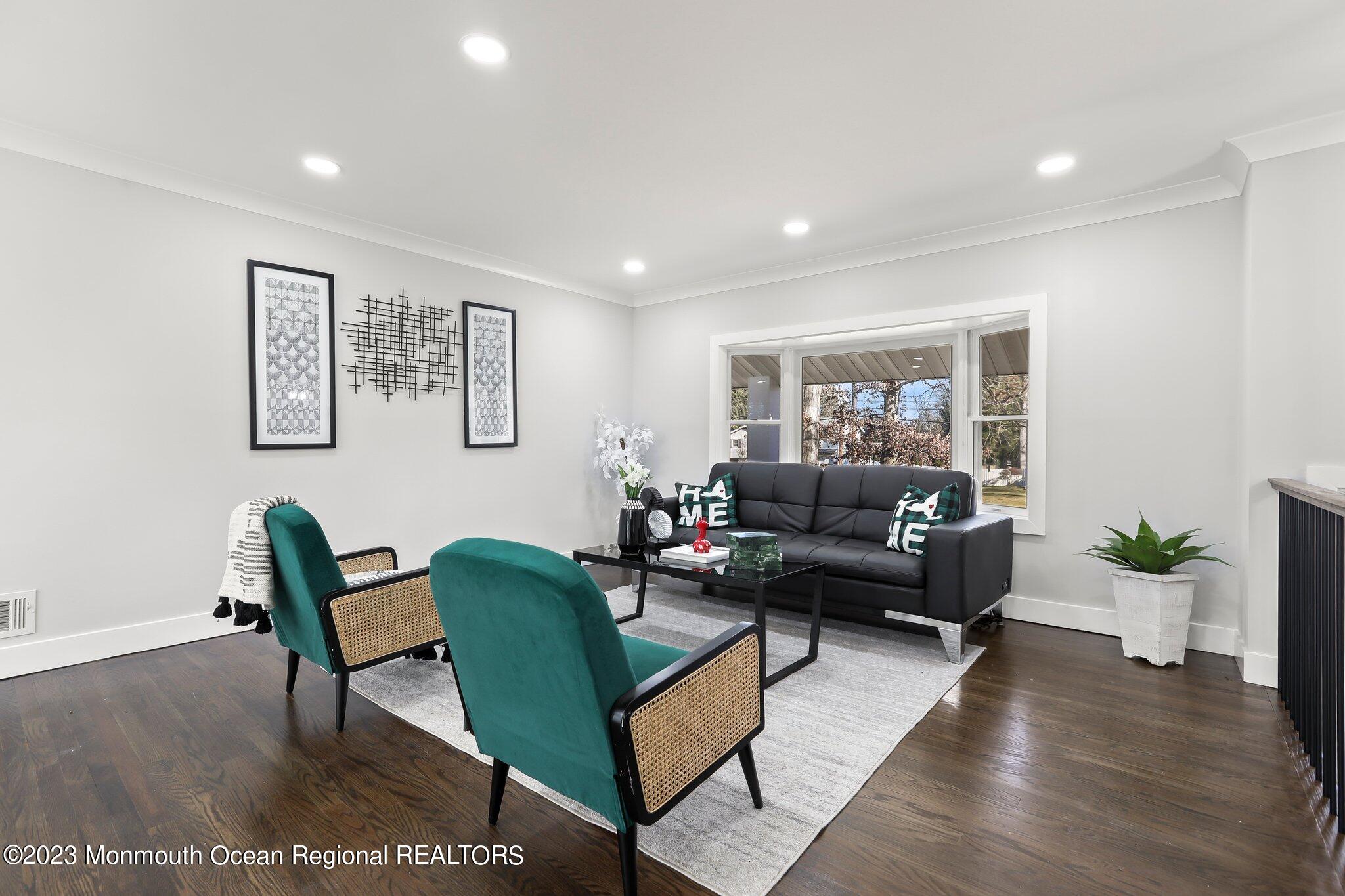 39 Holiday Road Manalapan, NJ 07726 - Photo 7 of 29 LIVING ROOM