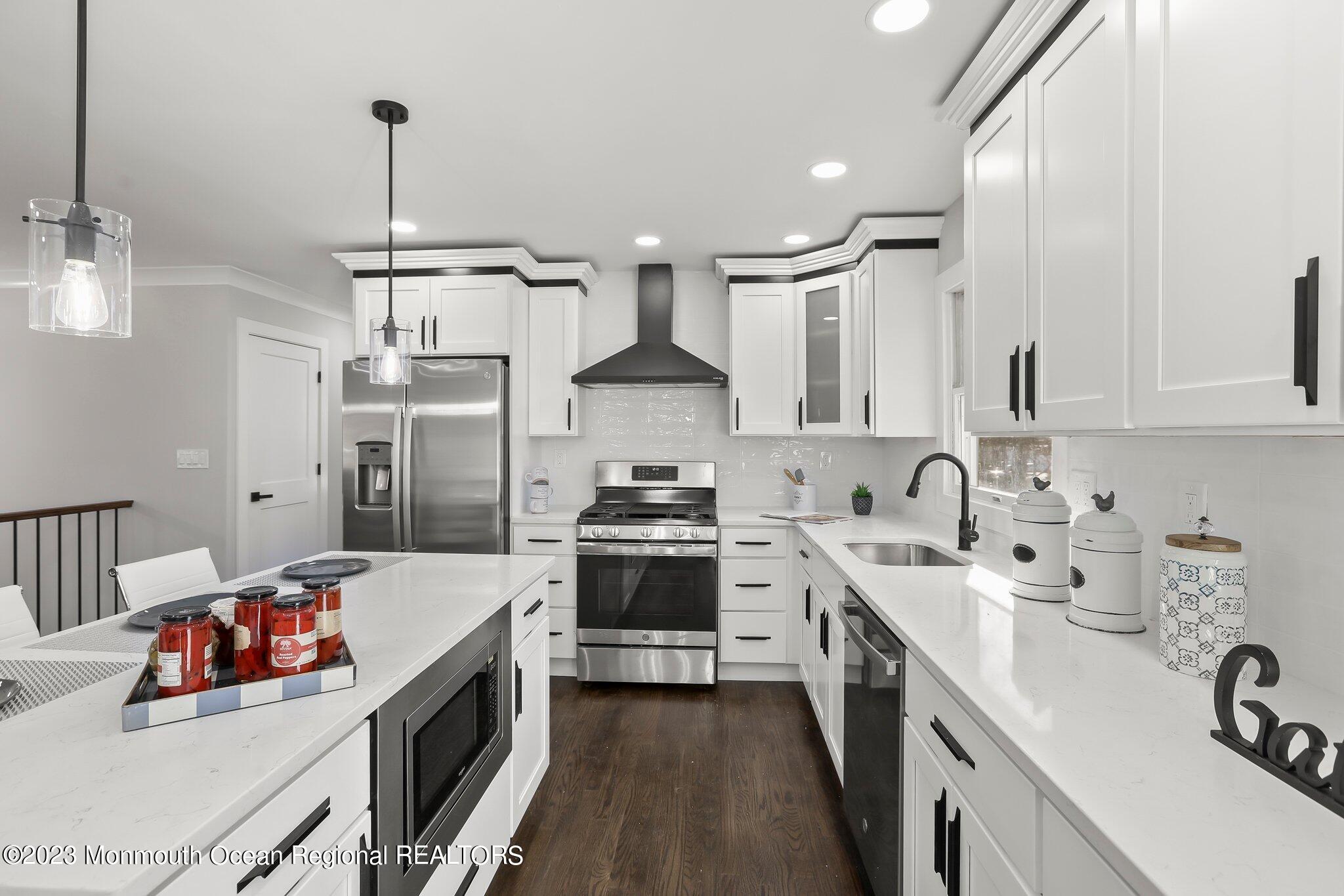 39 Holiday Road Manalapan, NJ 07726 - Photo 8 of 29 Kitchen