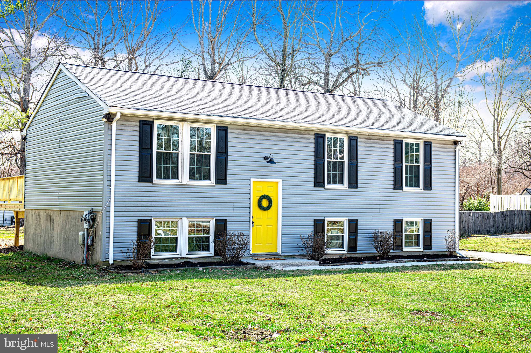 1811 Cape May Road Essex, MD 21221 - Photo 3 of 34 a house that has a big yard in front of it