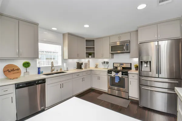 $2,800 | 5705 Cochran Street, Houston, TX 77009