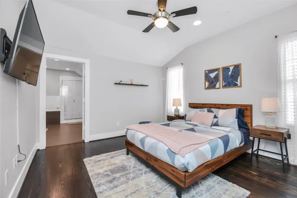 $2,800 | 5705 Cochran Street, Houston, TX 77009