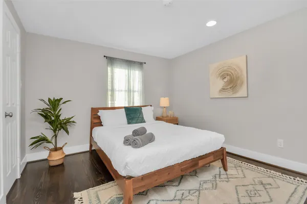 $2,800 | 5705 Cochran Street, Houston, TX 77009