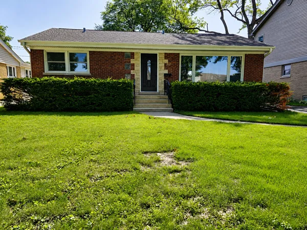 $3,800 | 307 North Fairview Avenue, Mount Prospect, IL 60056