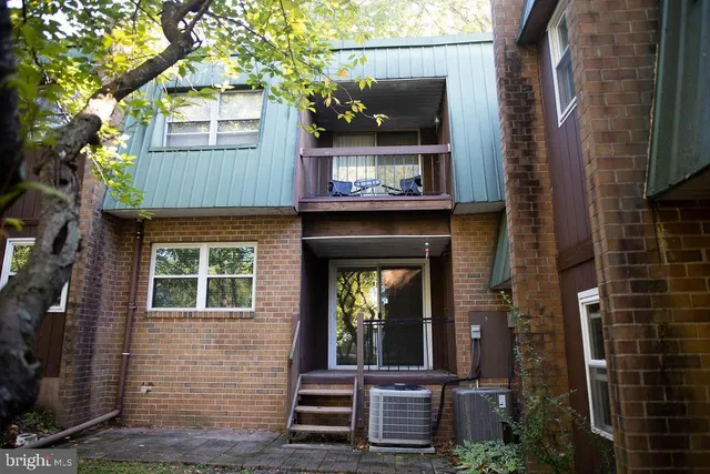 $219,900 | 319 Meadowview Lane, Unit 319, Mont Clare, PA 19453