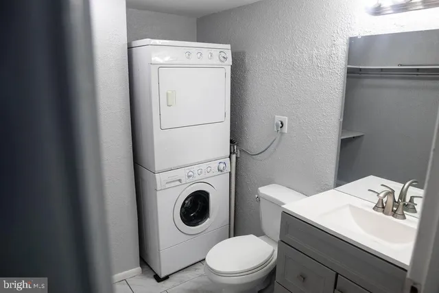 $219,900 | 319 Meadowview Lane, Unit 319, Mont Clare, PA 19453