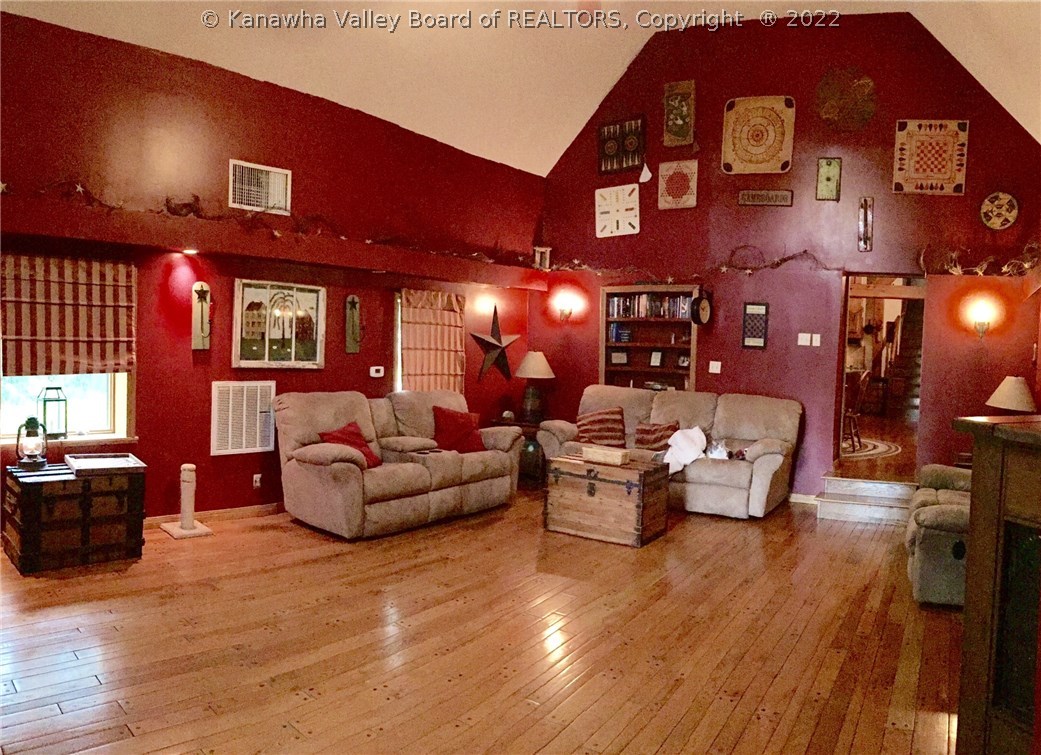 104 Country Road Charleston, WV 25313 - Photo 3 of 30 Gallery Image 3