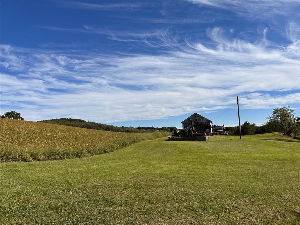 174 Lash Road Irwin, PA 15642 - Photo 8 of 18 Gallery Image 8