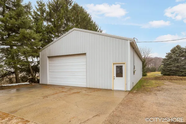 $475,000 | 12201 Sparta Avenue Northwest, Sparta, MI 49345