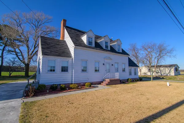 $200,000 | 34120 Lankford Highway, Painter, VA 23420