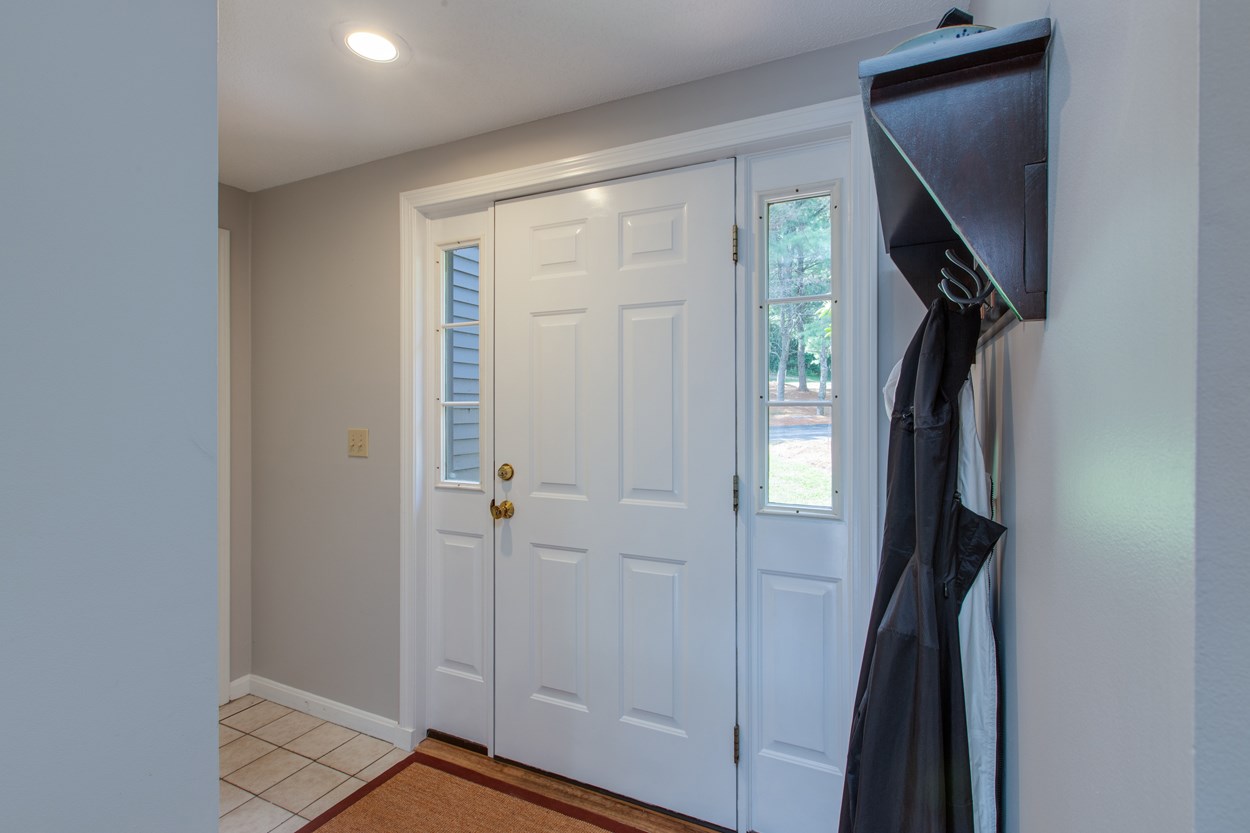 52 Stacey Circle Windham, NH 03087 - Photo 4 of 36 Gallery Image 4