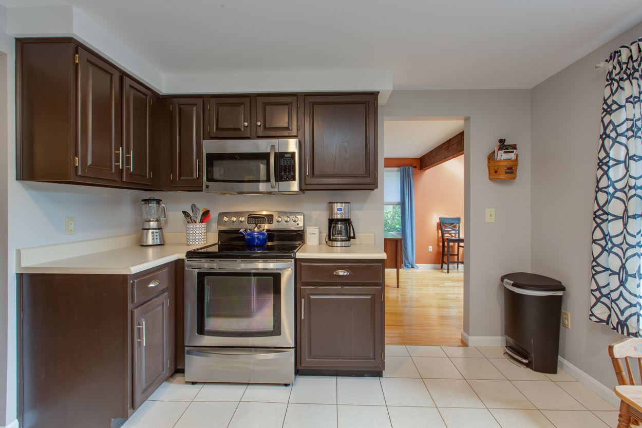 52 Stacey Circle Windham, NH 03087 - Photo 10 of 36 Gallery Image 10
