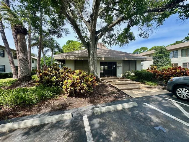 $1,475 | 3048 Eastland Boulevard, Unit C203, Clearwater, FL 33761