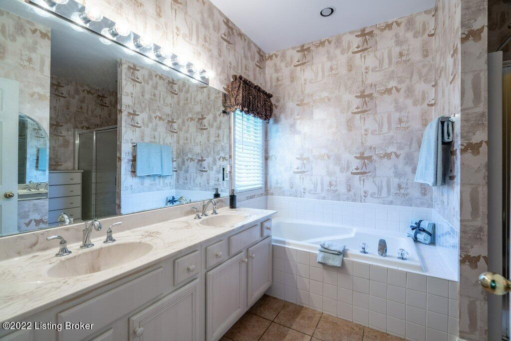 10426 Edgewater Road Louisville, KY 40223 - Photo 12 of 35 first floor primary bathroom