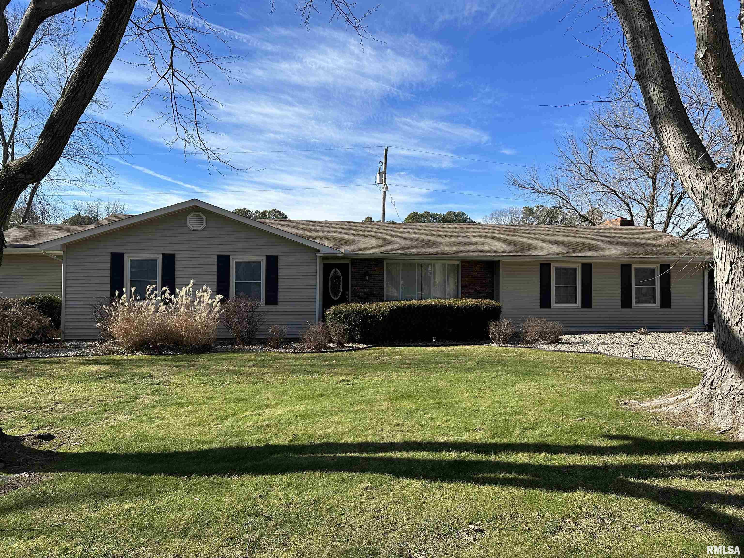 65 Country Acres Road Eldorado, IL 62930 - Photo 1 of 31