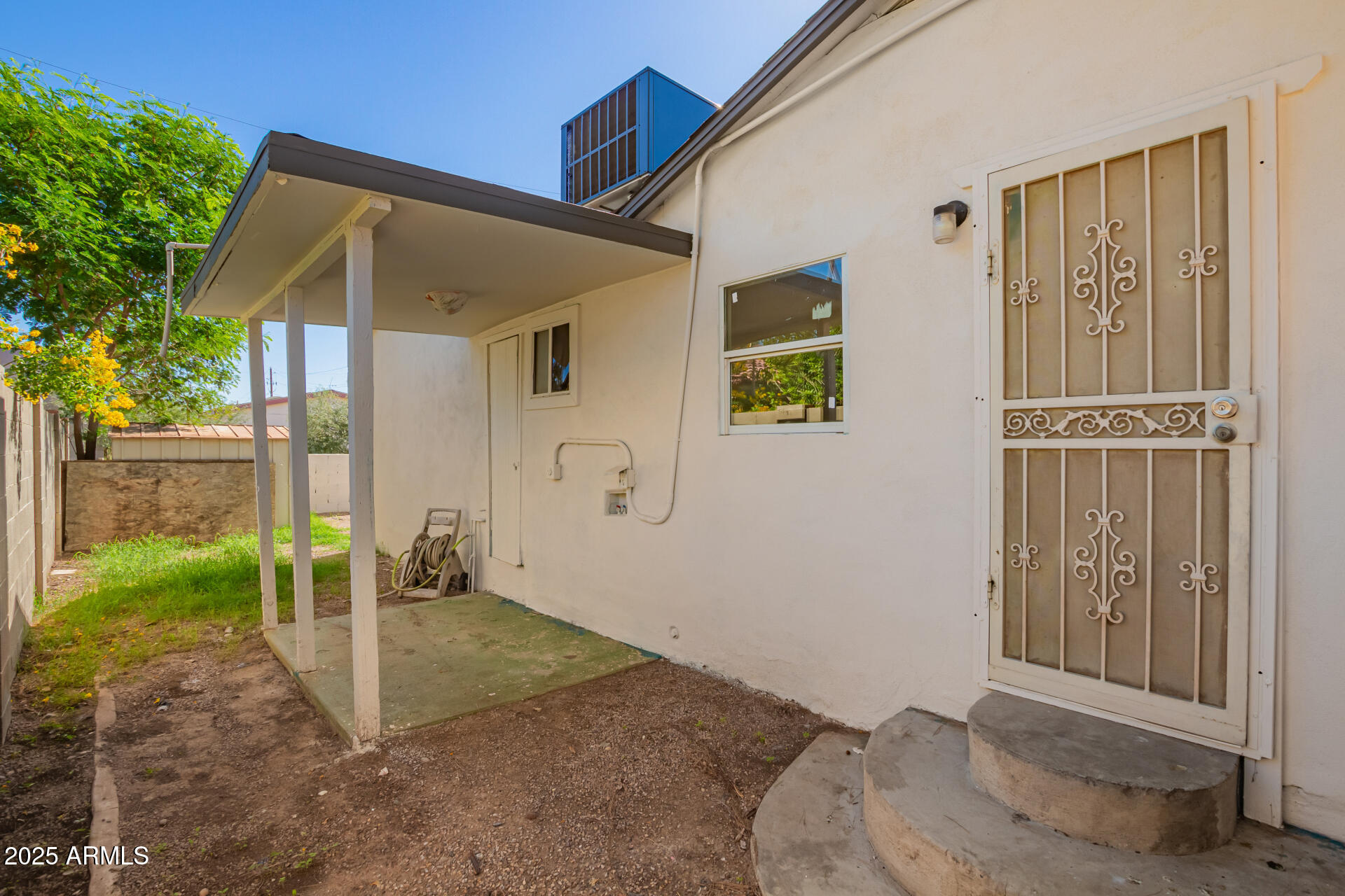 1010 East Chipman Road Phoenix, AZ 85040 - Photo 22 of 23 a backyard of a house