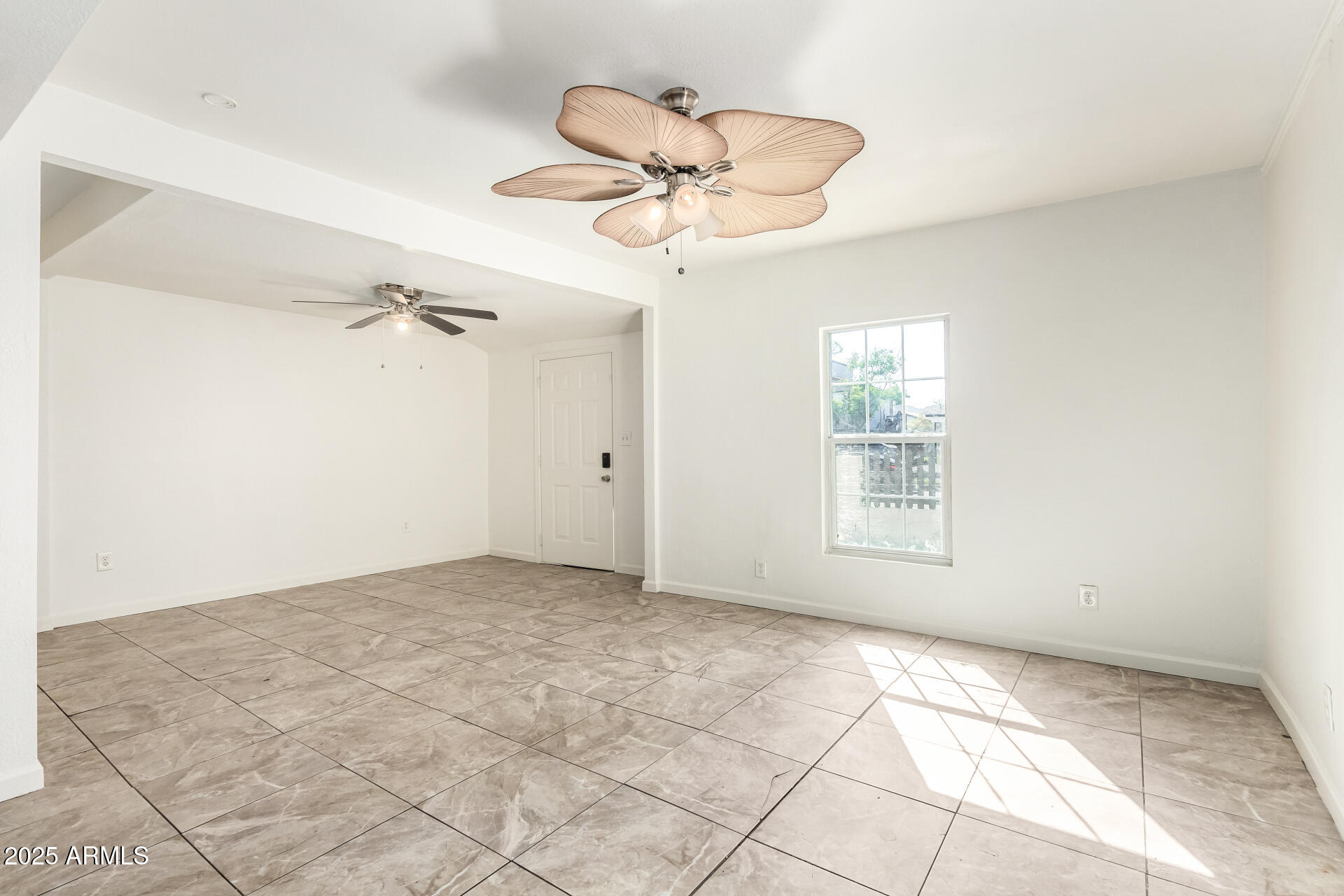 1010 East Chipman Road Phoenix, AZ 85040 - Photo 8 of 23 a view of an empty room with a window
