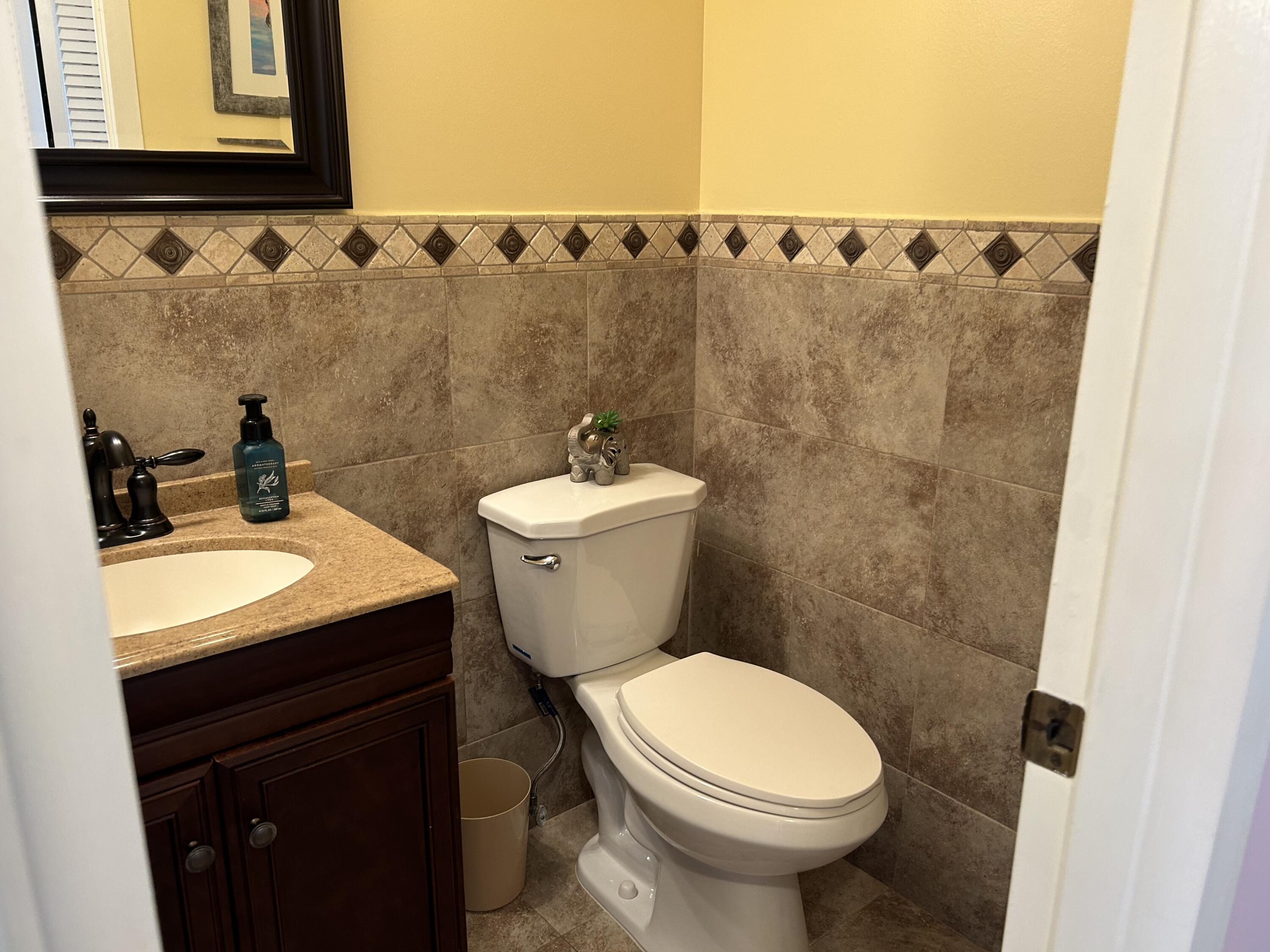 3070 Cornwall East, Unit 3070D Boca Raton, FL 33434 - Photo 6 of 22 a bathroom with a sink and a toilet