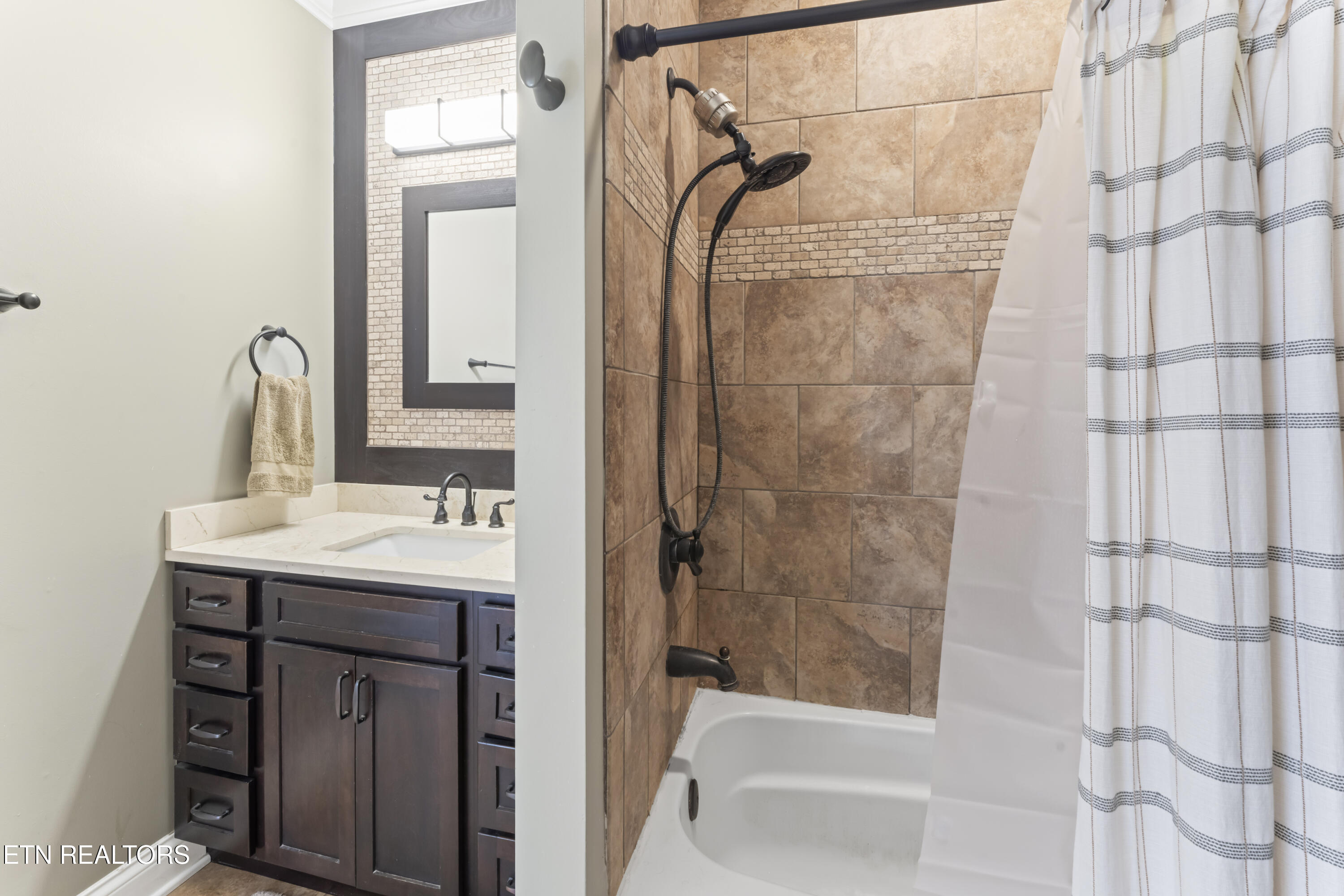 4906 East Emory Road Knoxville, TN 37938 - Photo 13 of 33 photos_high_resolution_DSC03931