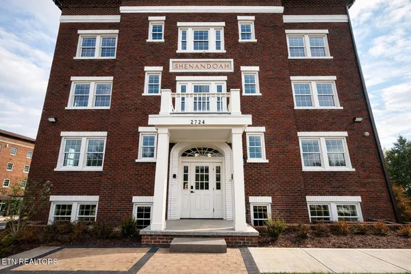 $320,000 | 2724 East Magnolia Avenue, Unit 302, Knoxville, TN 37914