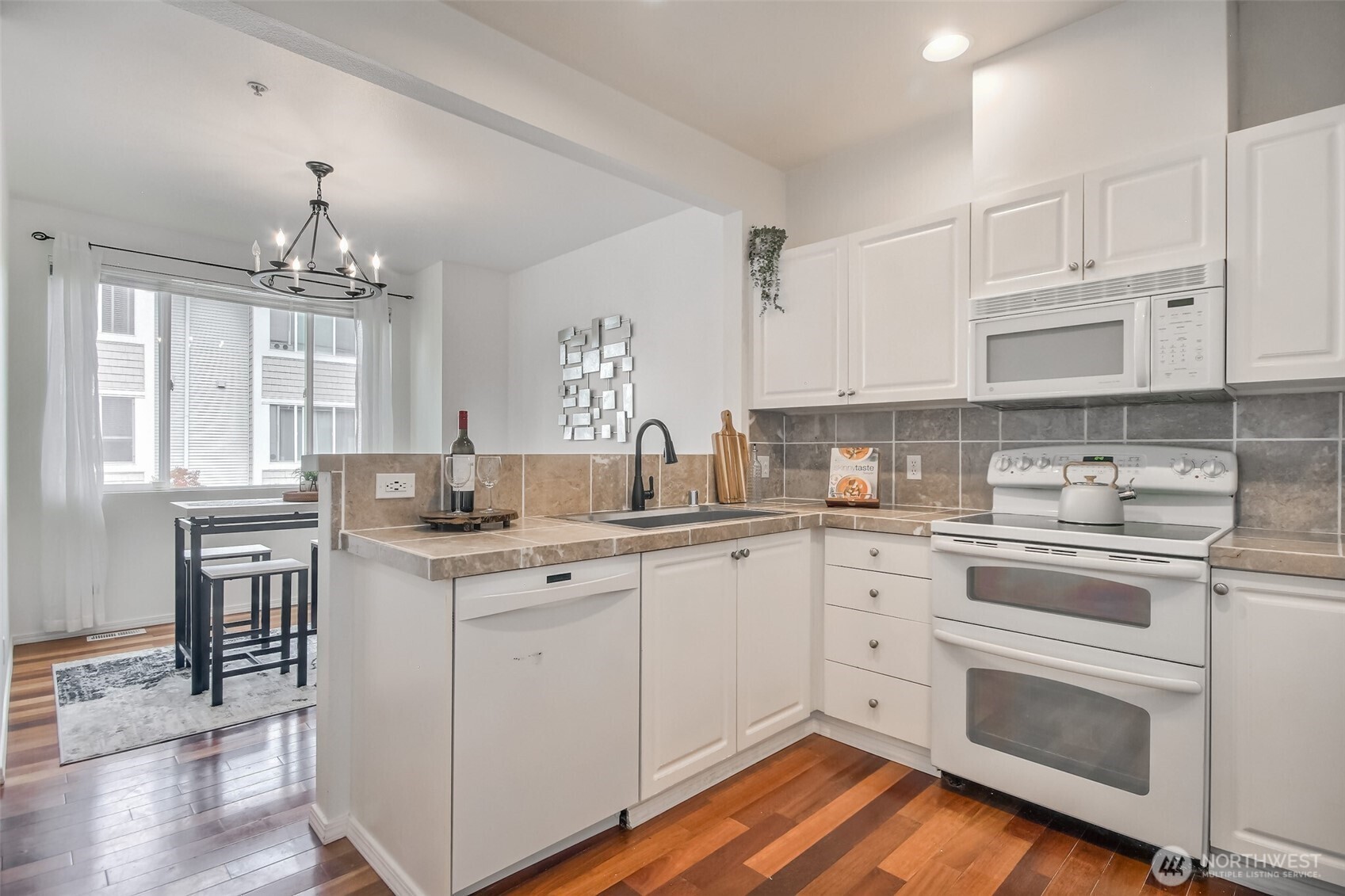 16232 118th Lane Northeast, Unit 14 Bothell, WA 98011 - Photo 8 of 32