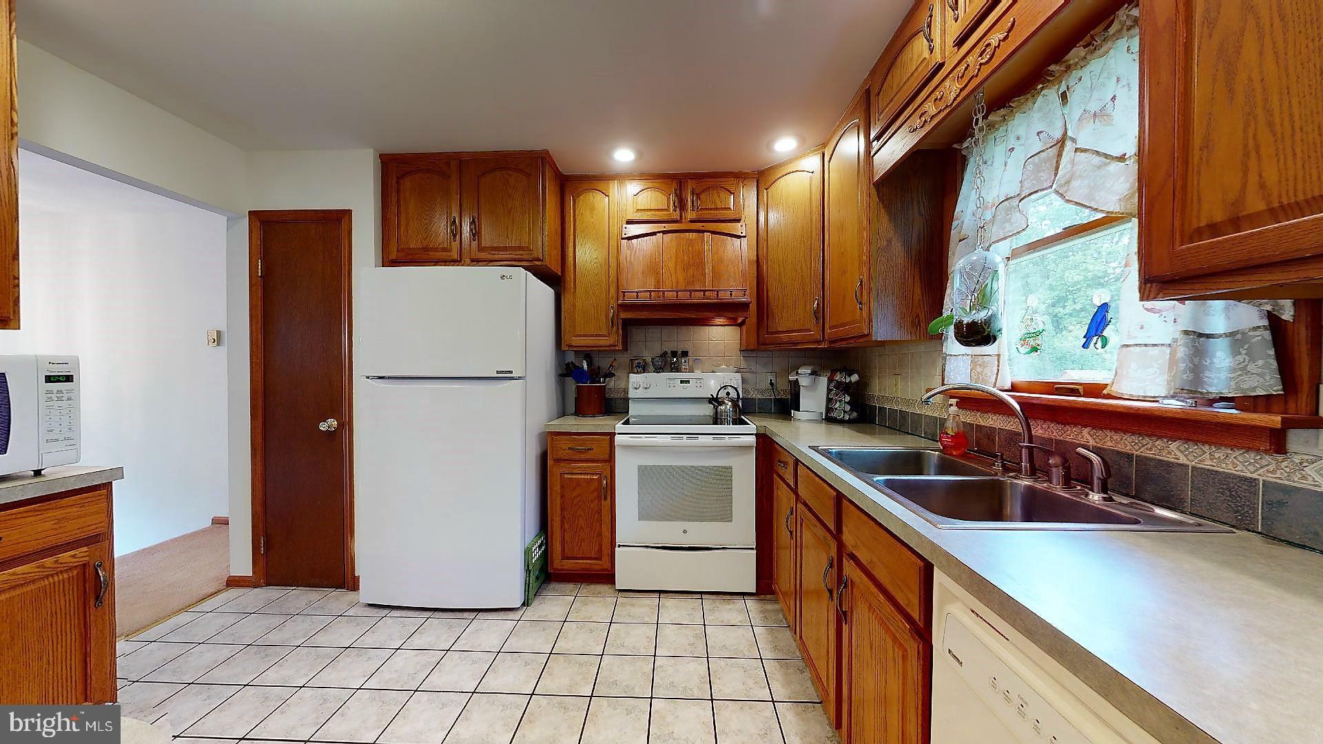 6245 Mountain Road Macungie, PA 18062 - Photo 12 of 35 Gallery Image 12