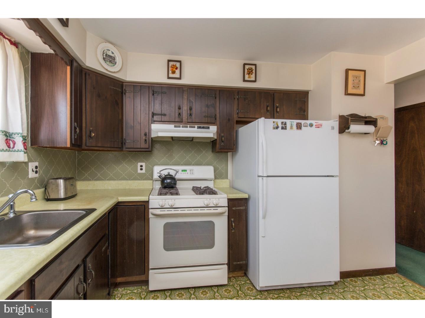1874 Williamstown Road Sicklerville, NJ 08081 - Photo 10 of 24 Kitchen