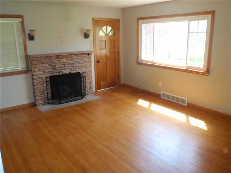 2925 Conway Wallrose Road Economy, PA 15005 - Photo 4 of 18 Living Room.