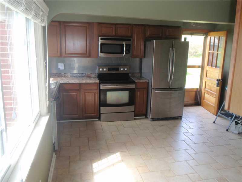 2925 Conway Wallrose Road Economy, PA 15005 - Photo 5 of 18 Kitchen. EAT IN KITCHEN