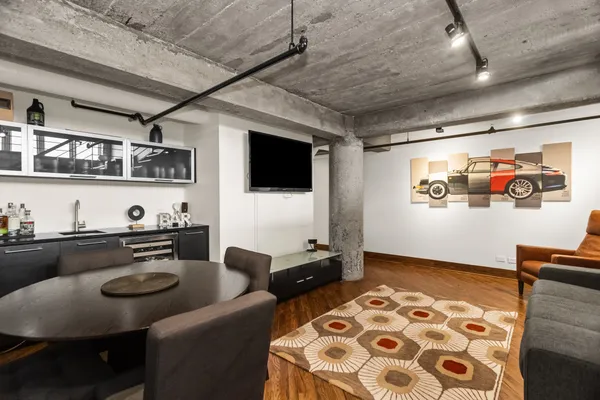 $3,900 | 1830 Ridge Avenue, Unit 103, Evanston, IL 60201