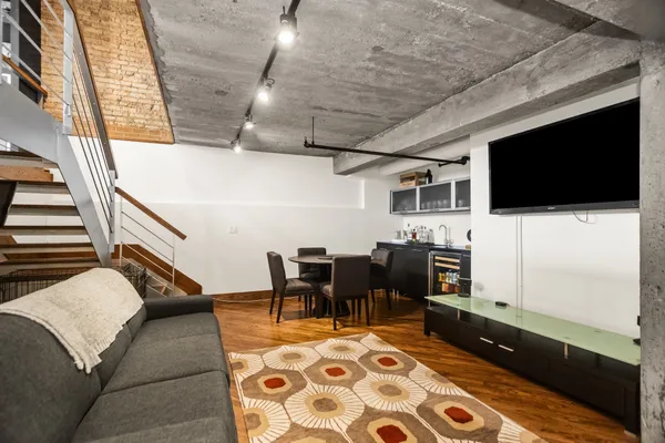 $3,900 | 1830 Ridge Avenue, Unit 103, Evanston, IL 60201
