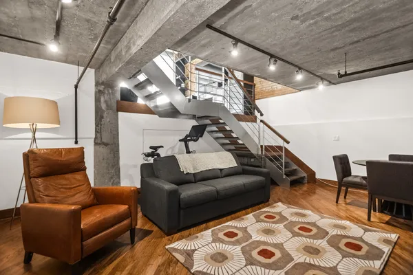 $3,900 | 1830 Ridge Avenue, Unit 103, Evanston, IL 60201