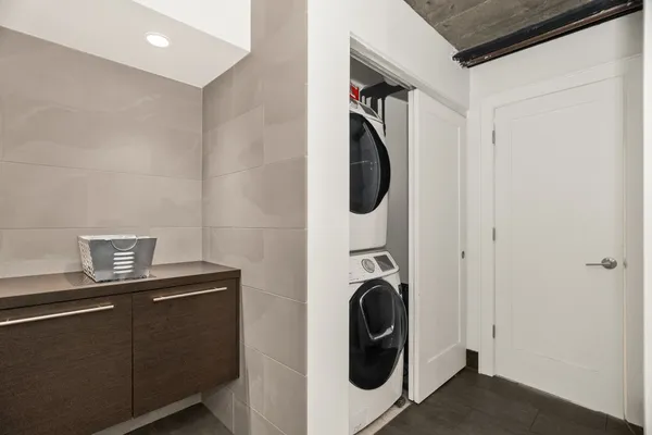 $3,900 | 1830 Ridge Avenue, Unit 103, Evanston, IL 60201