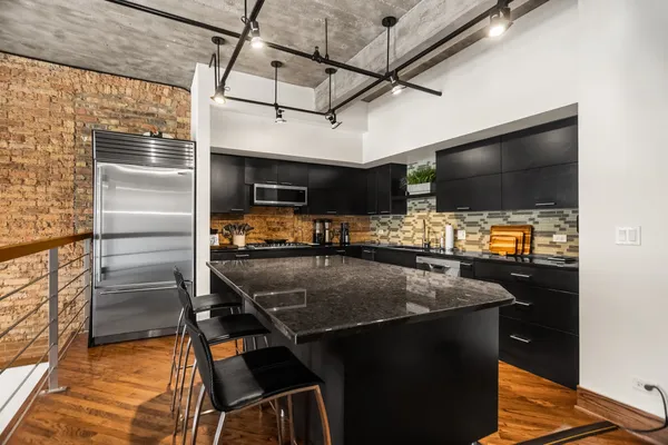 $3,900 | 1830 Ridge Avenue, Unit 103, Evanston, IL 60201