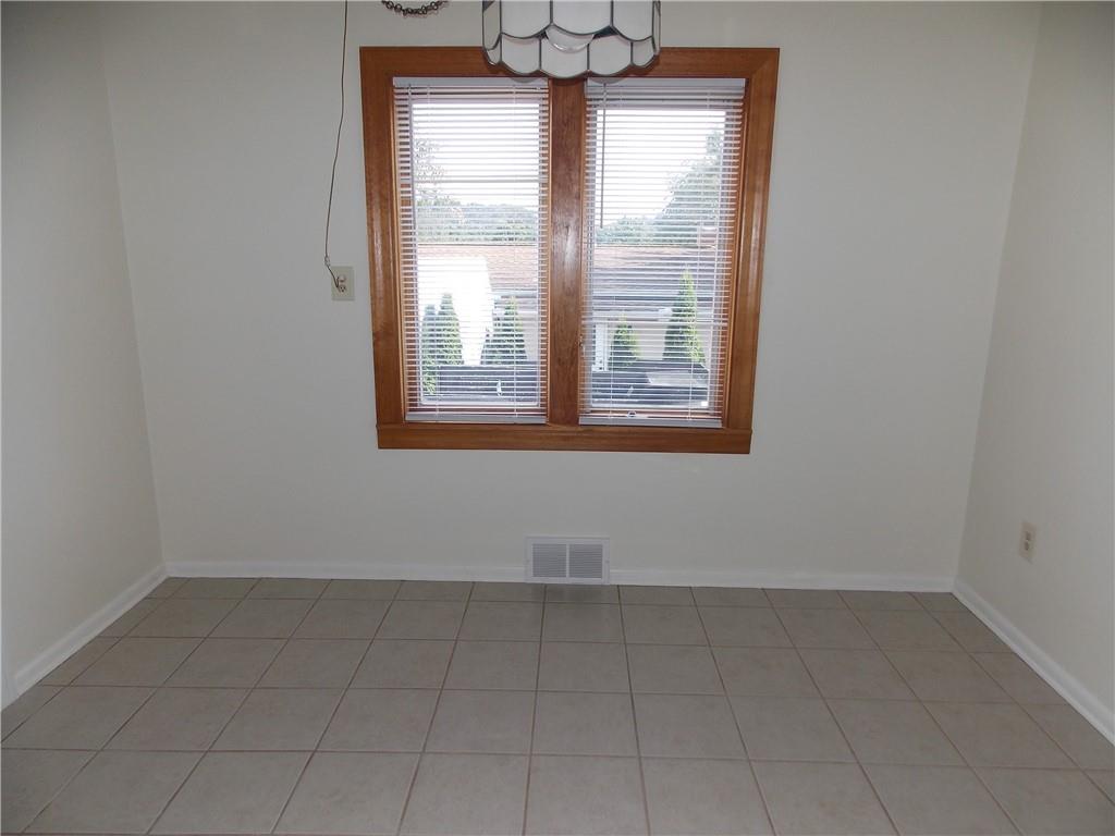 511 Pearl Avenue Mars, PA 16046 - Photo 6 of 21 an empty room with a window