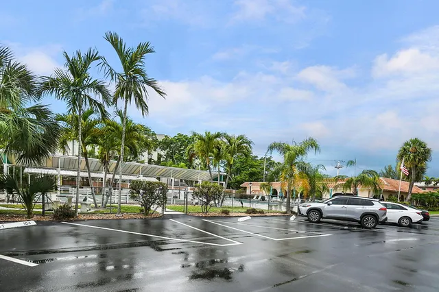 $260,000 | 400 Northeast 20th Street, Unit A207, Boca Raton, FL 33431