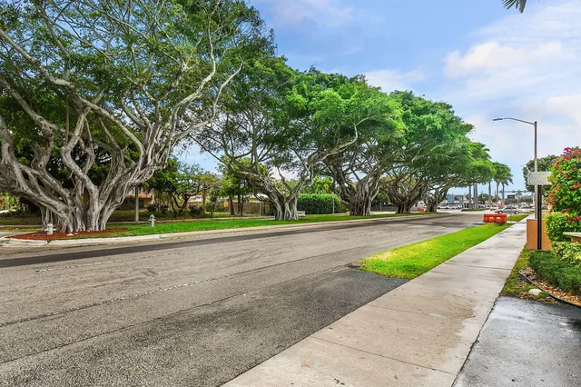 $260,000 | 400 Northeast 20th Street, Unit A207, Boca Raton, FL 33431