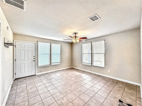 $950 | 338 Trestle Tree, Unit C, San Marcos, TX 78666