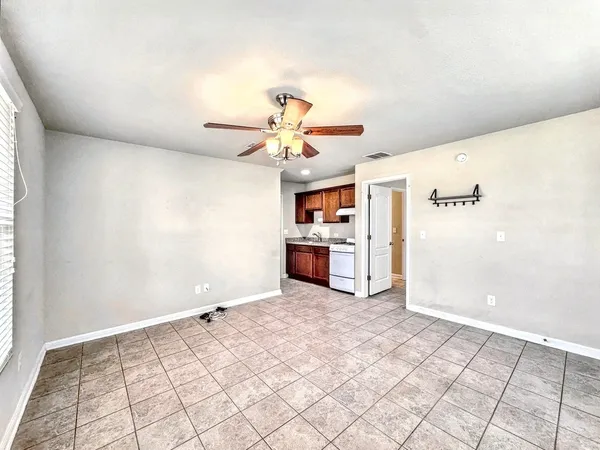 $950 | 338 Trestle Tree, Unit C, San Marcos, TX 78666