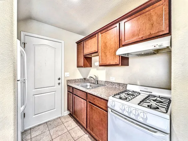 $950 | 338 Trestle Tree, Unit C, San Marcos, TX 78666